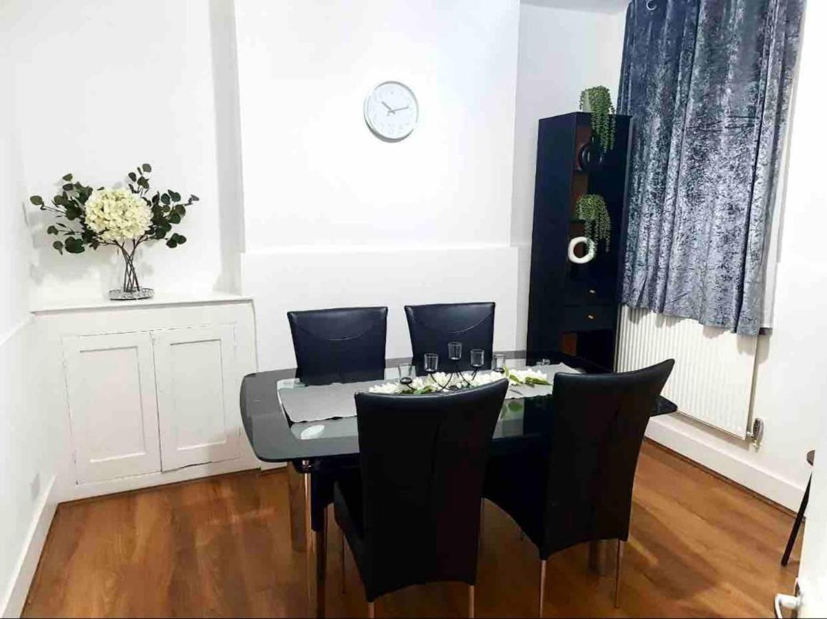 L A Place Croydon, London Villa Norwood Bagian luar foto