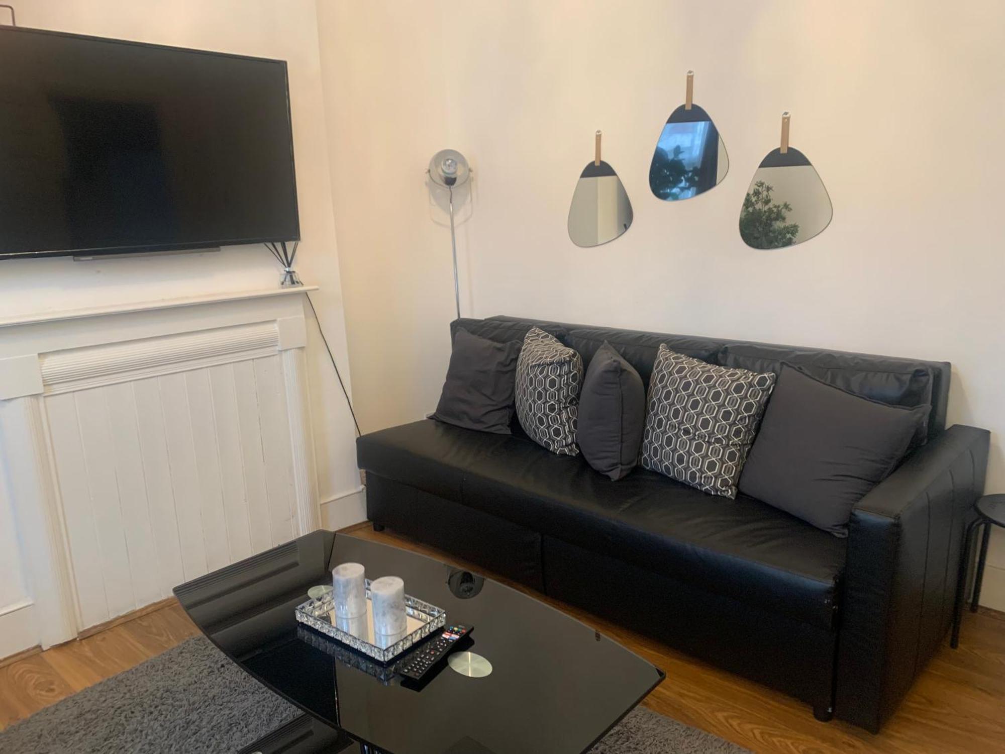 L A Place Croydon, London Villa Norwood Bagian luar foto