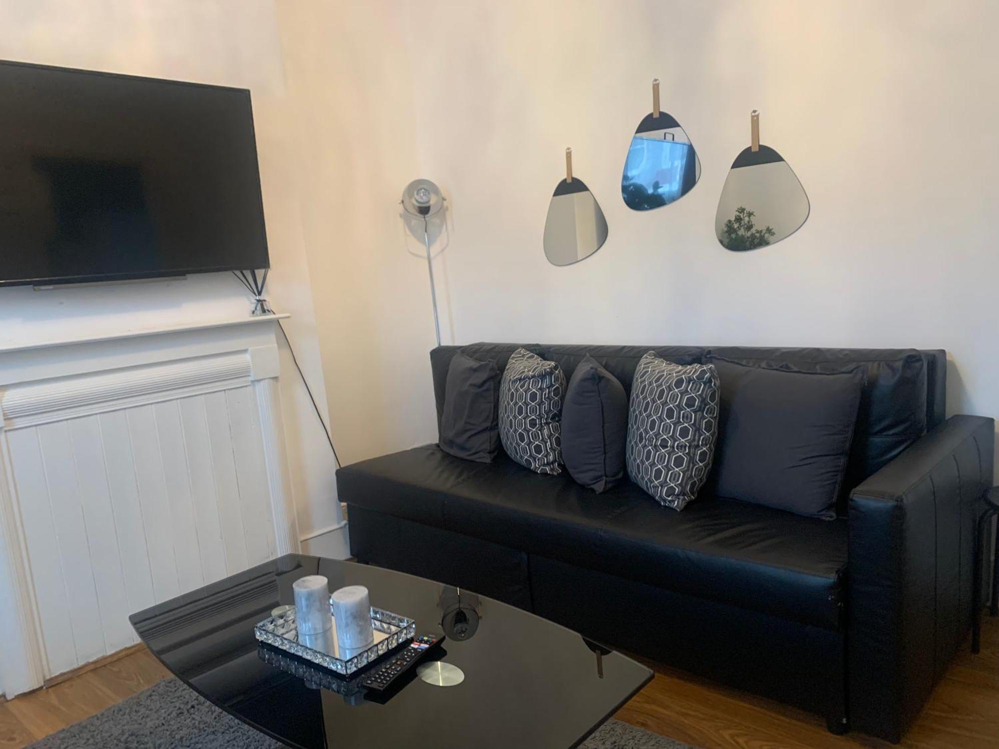 L A Place Croydon, London Villa Norwood Bagian luar foto