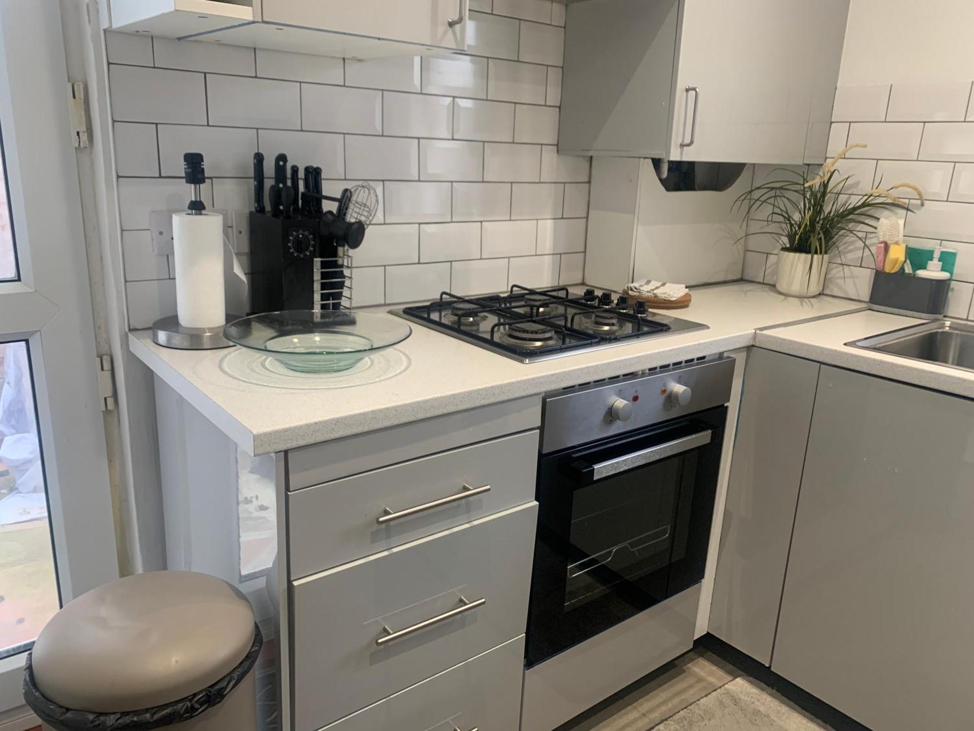 L A Place Croydon, London Villa Norwood Bagian luar foto