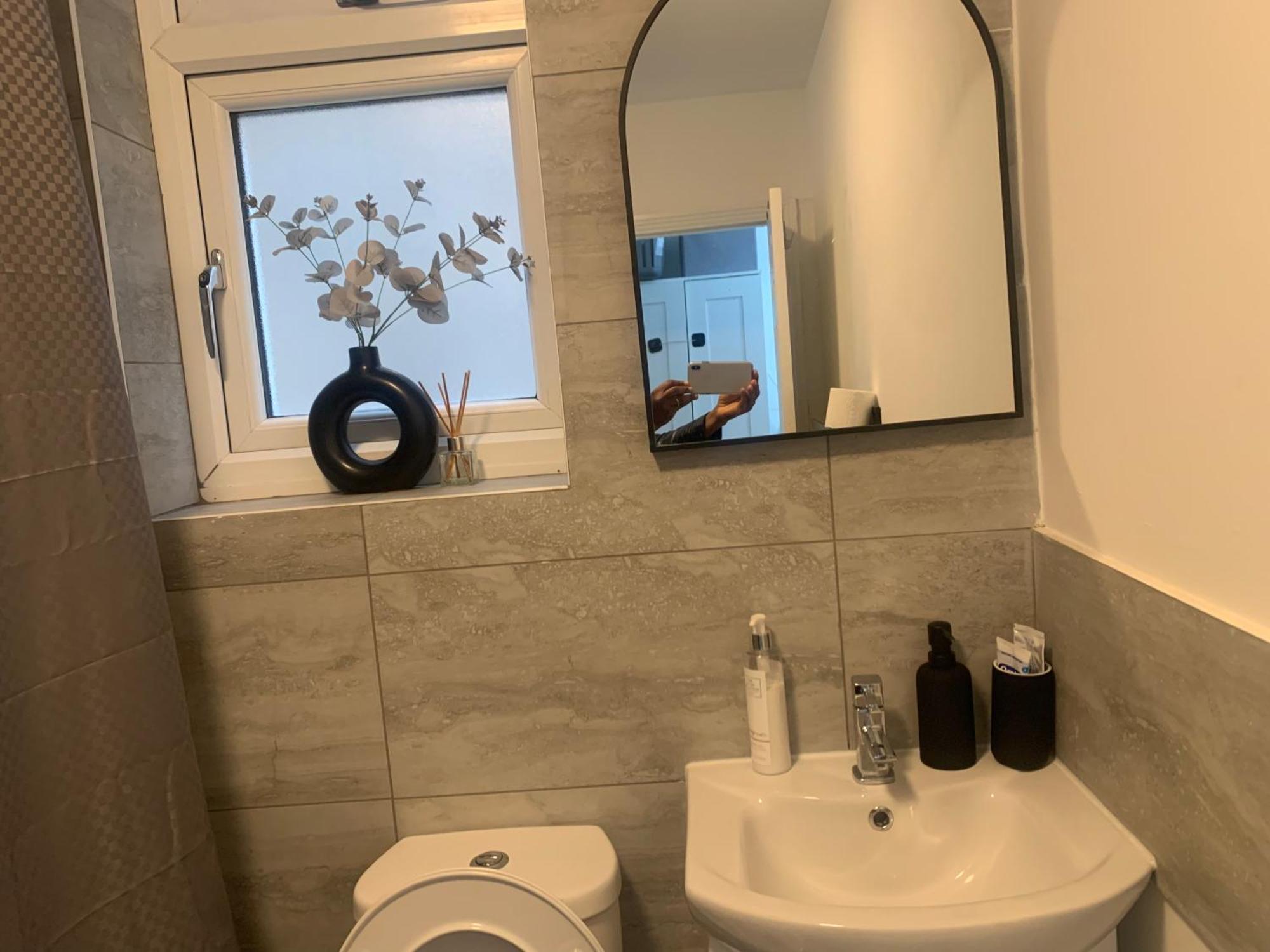 L A Place Croydon, London Villa Norwood Bagian luar foto