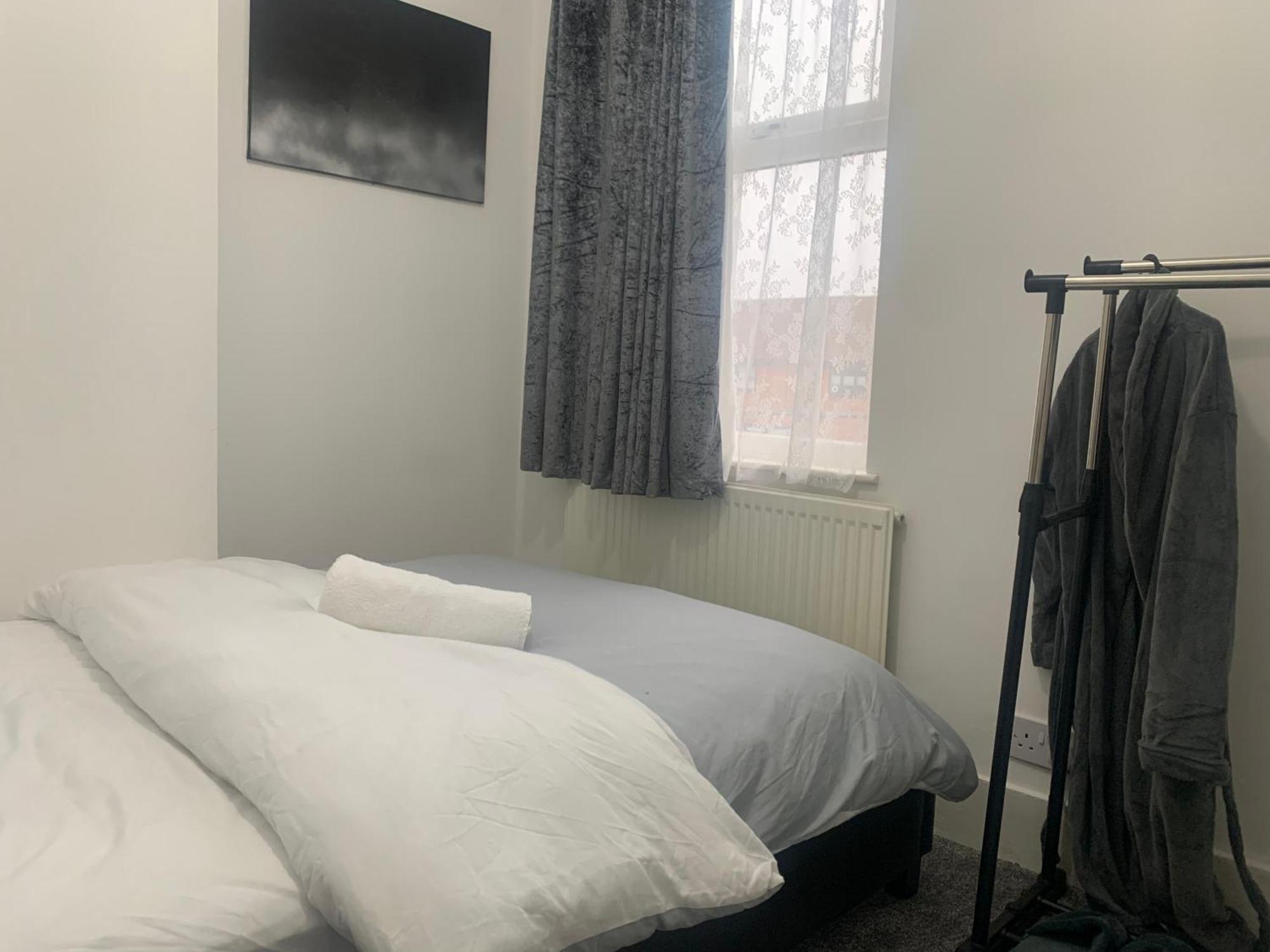 L A Place Croydon, London Villa Norwood Bagian luar foto
