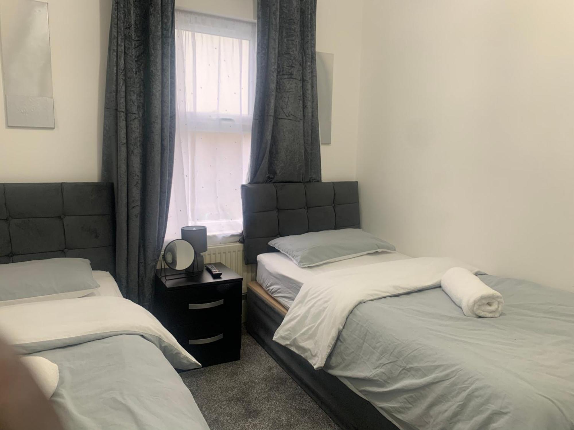 L A Place Croydon, London Villa Norwood Bagian luar foto