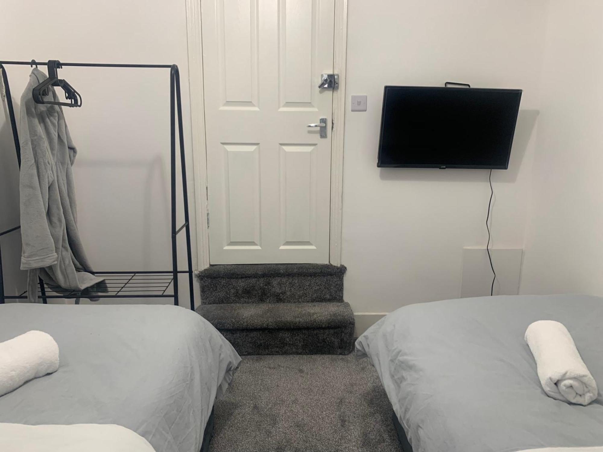 L A Place Croydon, London Villa Norwood Bagian luar foto