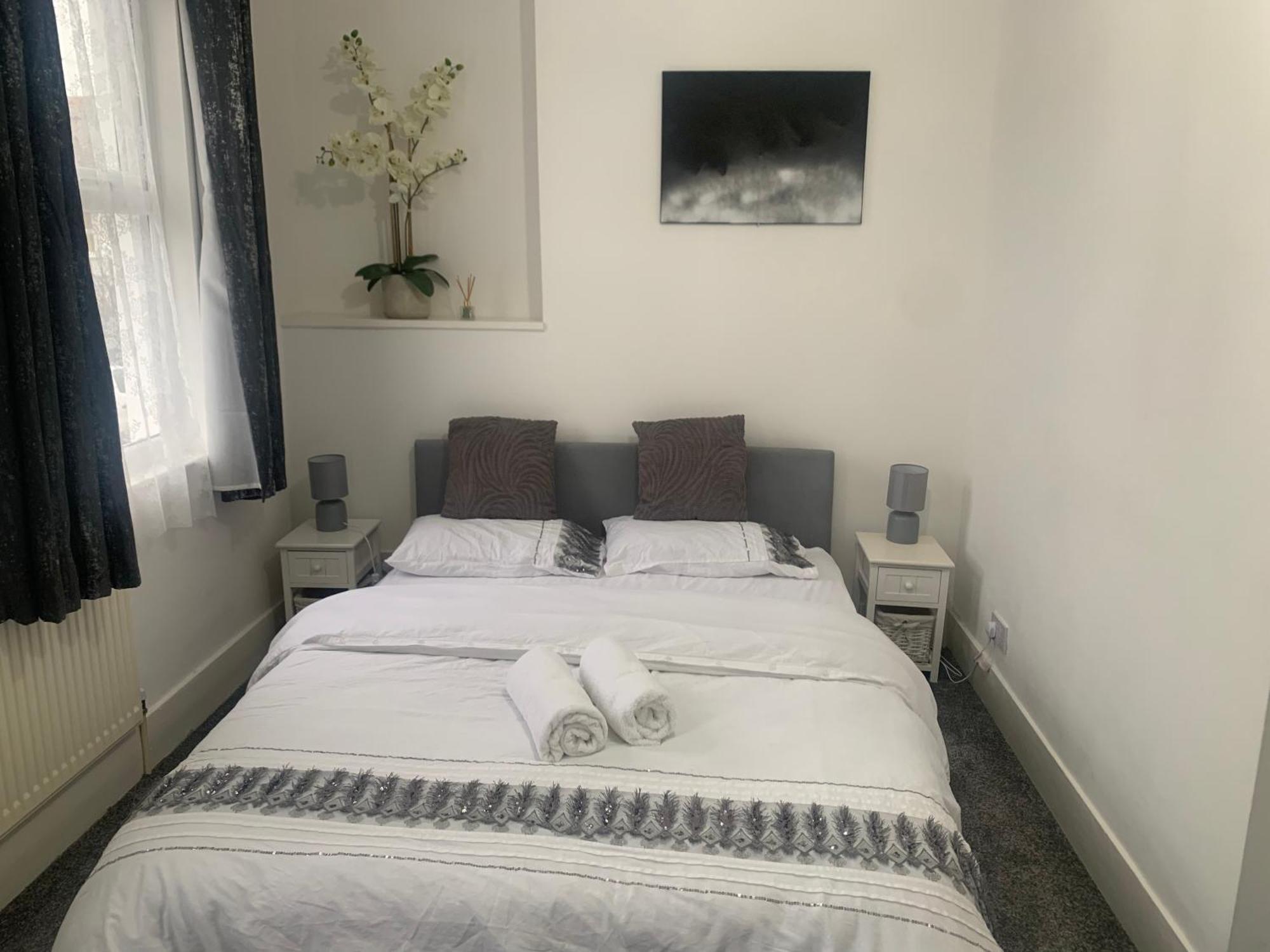 L A Place Croydon, London Villa Norwood Bagian luar foto