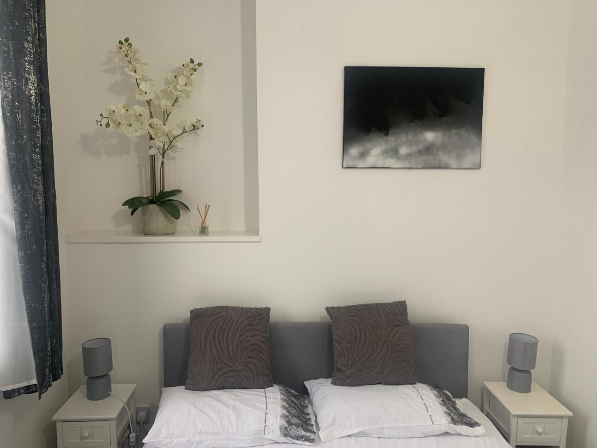 L A Place Croydon, London Villa Norwood Bagian luar foto