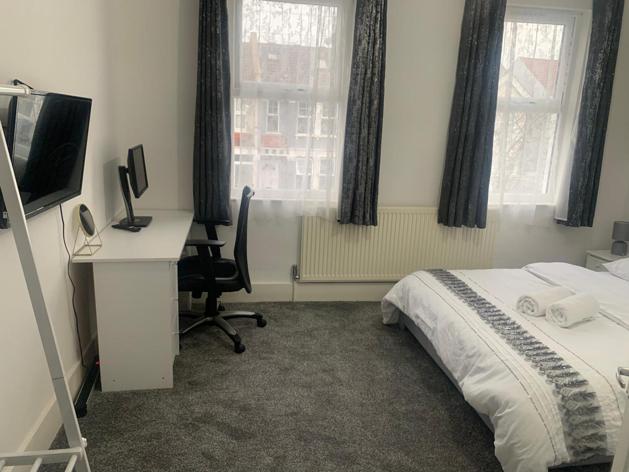 L A Place Croydon, London Villa Norwood Bagian luar foto