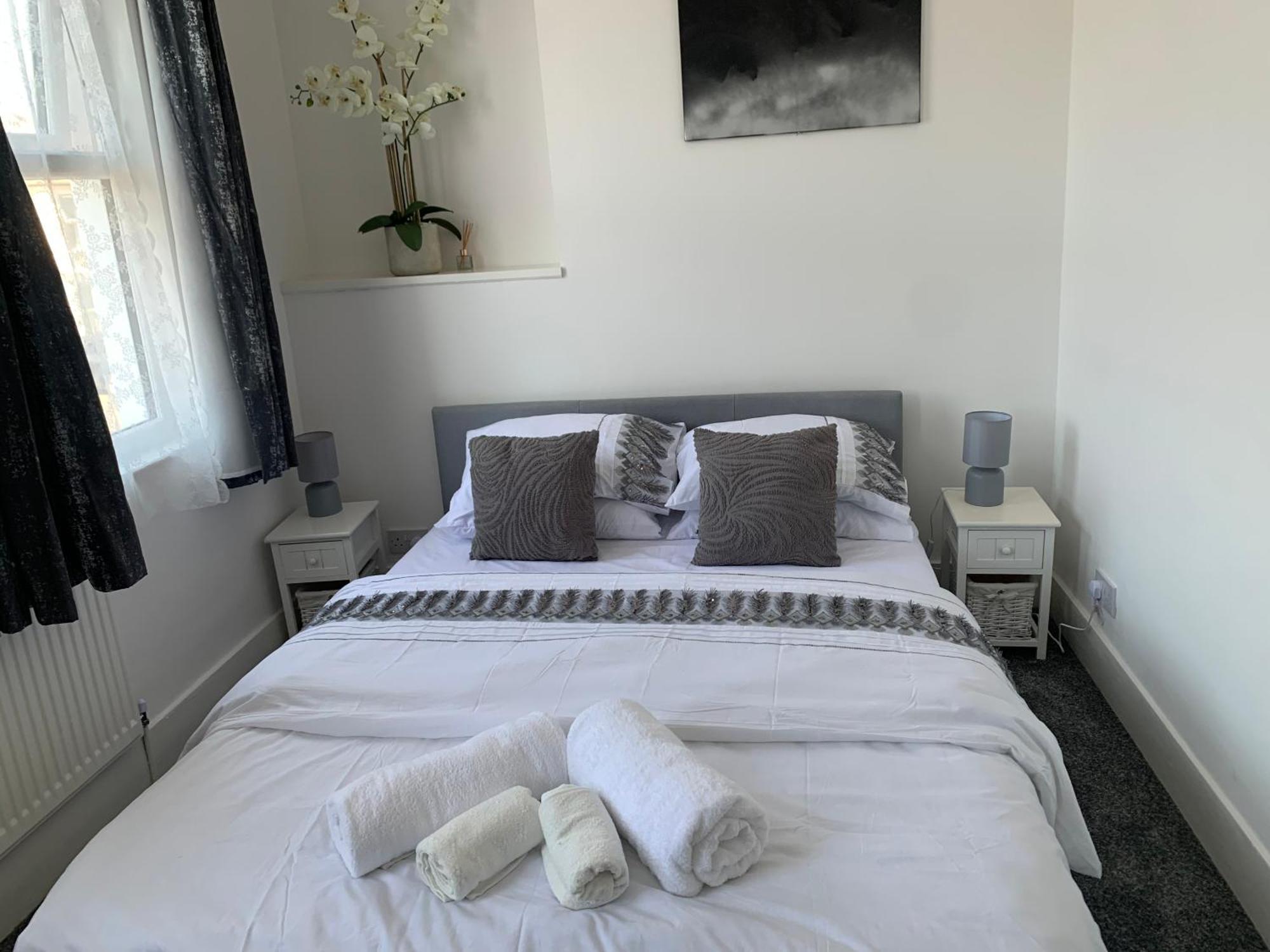 L A Place Croydon, London Villa Norwood Bagian luar foto